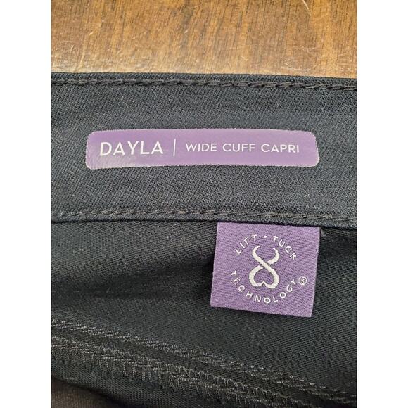 Women's NYDJ "Dayla Wide Cuff Capri" Jeans in Black Denim | Size 8 - Picture 8 of 9